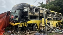 Khởi tố vụ án lật xe khách làm 10 người tử vong, 15 người bị thương