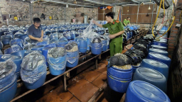 Bắt tạm giam 3 chủ cơ sở dùng chất cấm sản xuất giá đỗ