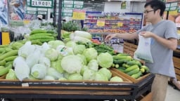 Siêu thị tăng dự trữ hàng hóa ứng phó bão Wipha