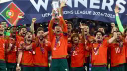 Ronaldo nâng cúp, thần đồng Lamine Yamal lỡ hẹn Nations League