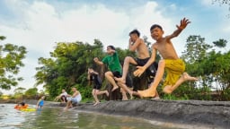 Ngày xưa nghịch dại tắm sông