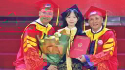 Từ cô gái bé nhỏ đến cơ hội thành giảng viên trẻ trong ngày tốt nghiệp