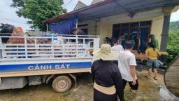 Di dời người dân và tài sản ra khỏi khu vực sạt lở