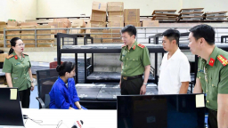 Bóc gỡ đường dây lừa đảo xuyên quốc gia, giữ hàng trăm thiết bị điện tử