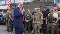 Ông Trump tuần tra Washington DC cùng cảnh sát và Vệ binh Quốc gia