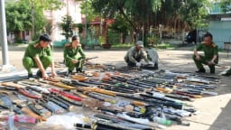 Trà Vinh: Tiêu hủy hơn 1.500 vũ khí, vật liệu nổ, công cụ hỗ trợ