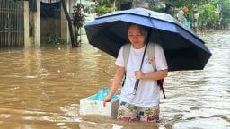 Lo sợ bị cô lập, nhiều người dân Thái Nguyên bắt đầu chạy lụt