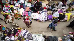 'Thời trang nhanh' đẩy Ghana vào thảm họa rác dệt may