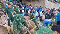 Bộ đội biên phòng thu 2 tấn rác, làm sạch 3 km bờ biển Vũng Tàu