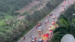 Giông lốc mạnh gây thiệt hại nhiều tài sản trước khi bão Wipha đổ bộ
