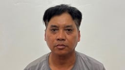 Đốt máy xúc vì mâu thuẫn cá nhân