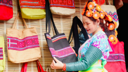 Lai Châu gìn giữ trang phục Mông truyền thống