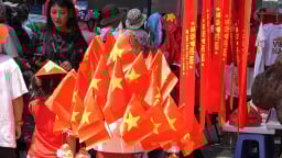 Phố Hàng Mã rực rỡ cờ hoa trước thềm Quốc khánh