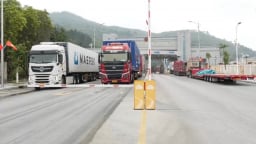 Nghỉ lễ, cửa khẩu ở Lạng Sơn thông quan liên tục