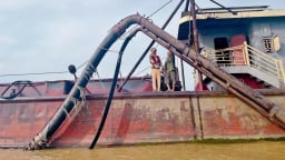 Dùng thủ đoạn tinh vi để khai thác cát trái phép