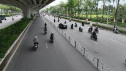 Hà Nội: Dựng dải phân cách cứng hạn chế tai nạn và ùn tắc giao thông