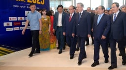 Tổng Bí thư Tô Lâm tham quan Hội Báo toàn quốc 2025