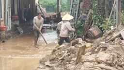 Chuyện sau lũ: [Bài 3] Sạch lại môi trường