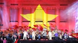 Thủ tướng dự Chương trình nghệ thuật ‘Hà Nội - Mùa thu lịch sử năm 1945’