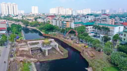 Cận cảnh đập dâng đầu tiên để điều tiết mực nước sông Tô Lịch