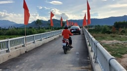 Bình Định khánh thành cầu Hóc Công