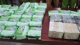 Bắt vụ vận chuyển 60 bánh heroin và 37kg ma túy đá