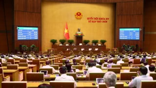 Quốc hội thông qua Luật Cán bộ sửa đổi, siết kỷ luật, hút nhân tài