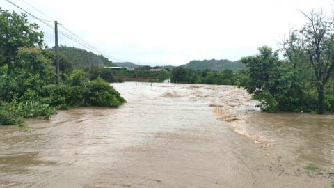 Mưa lớn kéo dài, hơn 300 hộ dân bị cô lập