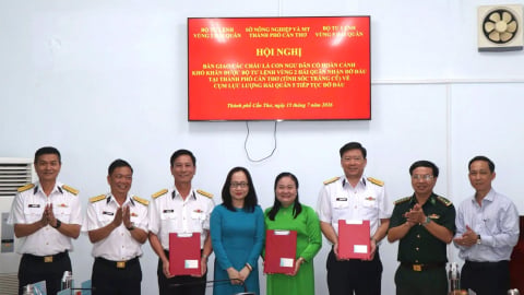 Chuyển giao đơn vị nhận đỡ đầu con ngư dân tại TP Cần Thơ