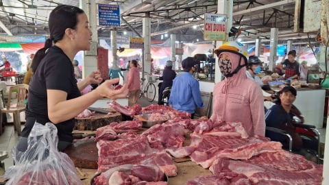 Thịt lợn ế ẩm chưa từng có