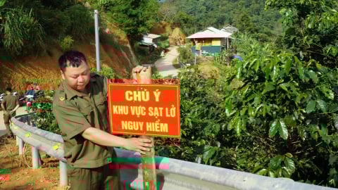Sơn La di dời khẩn cấp 13 hộ dân do đá lở