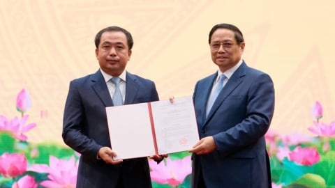Thủ tướng trao quyết định giao quyền Bộ trưởng Bộ Nông nghiệp và Môi trường cho ông Trần Đức Thắng