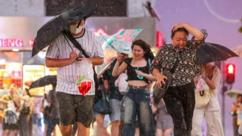 Hong Kong (Trung Quốc) đưa ra cảnh báo bão cao nhất với bão Wipha