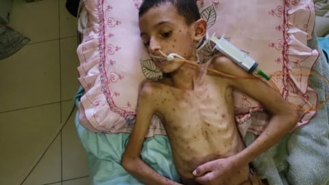 Palestine bên bờ vực nạn đói, người dân liều mạng giành sự sống