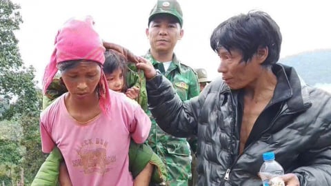 Cháu bé thiểu năng đi lạc 3 ngày trong rừng già