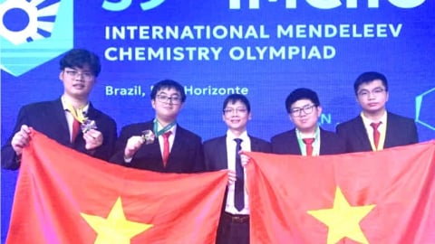 Cả 4 học sinh Việt Nam giành huy chương tại 'Kỳ thi Hóa học khó nhất hành tinh'