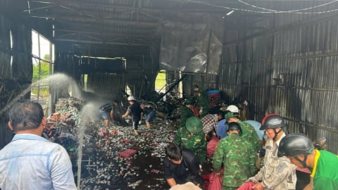 Cháy đại lý bia ở Cà Mau