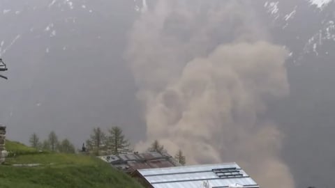 Sông băng vỡ, chôn vùi 90% ngôi làng ở Thụy Sĩ