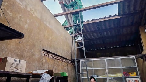 Giông lốc khiến 53 ngôi nhà ở miền núi A Lưới tốc mái