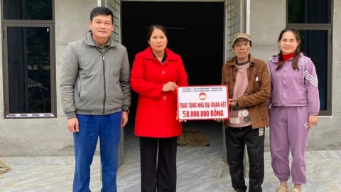 Chung tay dựng nhà mới ở Đà Bắc: Vun đắp niềm tin cho hộ nghèo