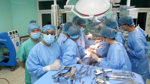 Cùng lúc thực hiện thành công 4 ca ghép tim, gan, giác mạc xuyên Việt