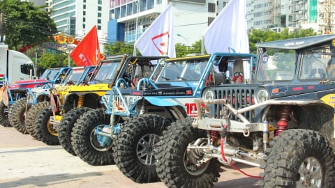 Hơn 300 vận động viên tranh tài giải đua xe thể thao và địa hình
