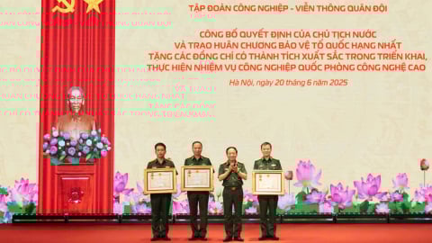 Chủ tịch nước tặng Huân chương bảo vệ Tổ quốc hạng Nhất cho lãnh đạo Viettel