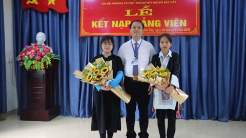 Hai học sinh vùng cao được kết nạp Đảng trước ngày thi tốt nghiệp