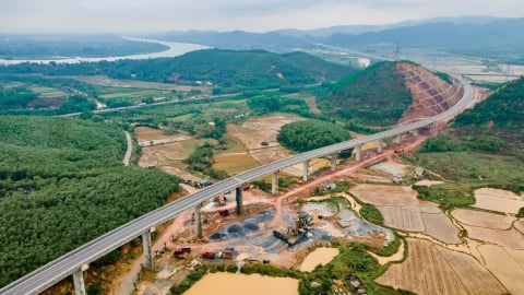 Chủ động vật liệu san lấp để mở rộng cao tốc đi qua TP Huế