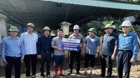 EVNGENCO1 trao 1 tỷ đồng hỗ trợ người dân vùng mưa lũ tại tỉnh Nghệ An