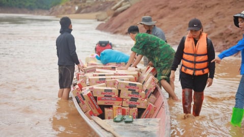 Chính quyền xã Nhôn Mai vào 'tâm lũ'