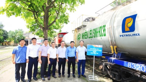 Petrolimex tiên phong pha chế và cung ứng nhiên liệu điezen sinh học B5