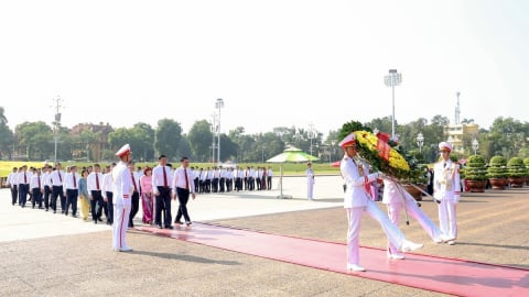 Đoàn đại biểu Đảng bộ Petrovietnam viếng Lăng Chủ tịch Hồ Chí Minh