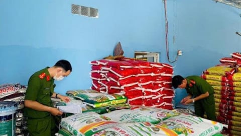Phát hiện hơn 77 tấn sản phẩm nông nghiệp không rõ nguồn gốc